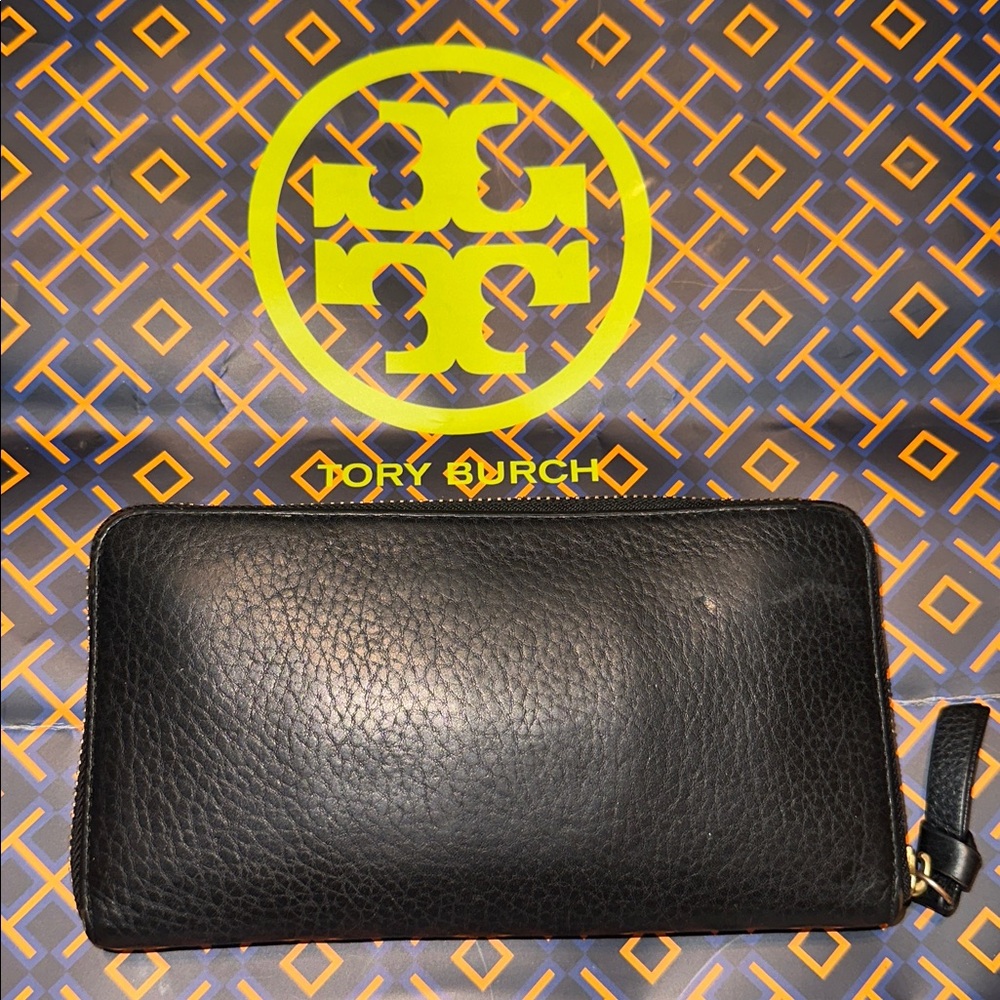 Tory Burch Thea Zip Continental Wallet. - Picture 2 of 9